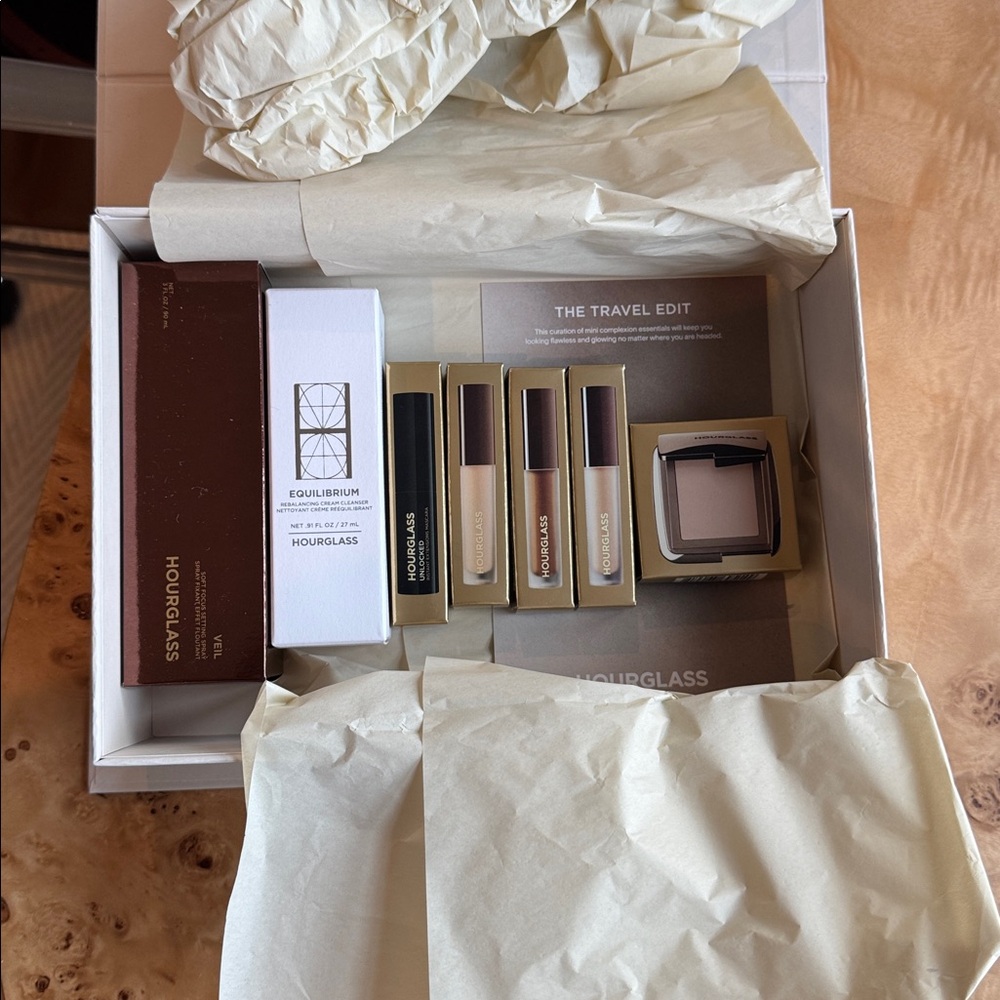 NWT Hourglass Cosmetics x Amex “The Travel Edit” Set - Picture 3 of 10